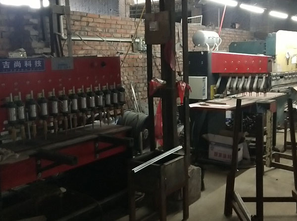 四川倉(cāng)儲(chǔ)貨架廠(chǎng)區(qū)生產(chǎn)設(shè)備